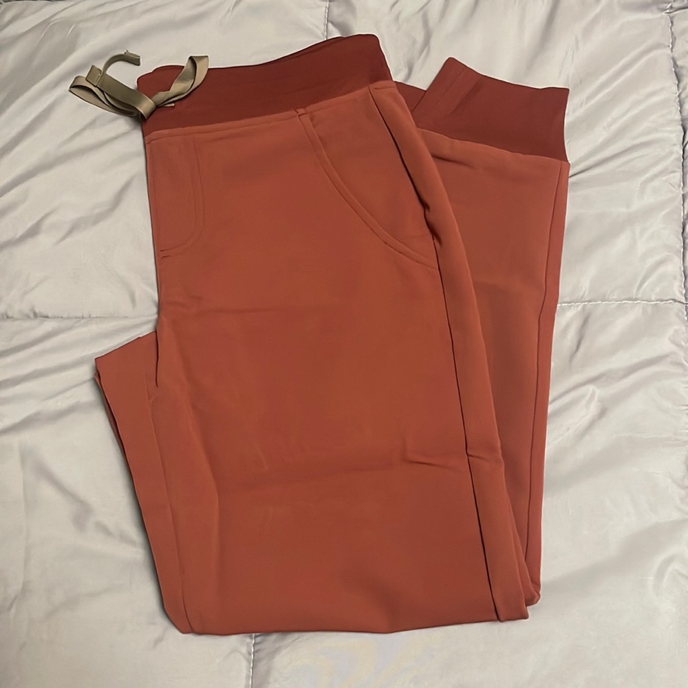 Figs Zamora Jogger Dark Cherry